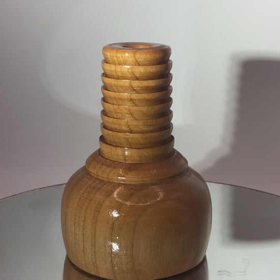 video  Vase texturé avec arrêtes   Soliflore marron En bois de Merisier