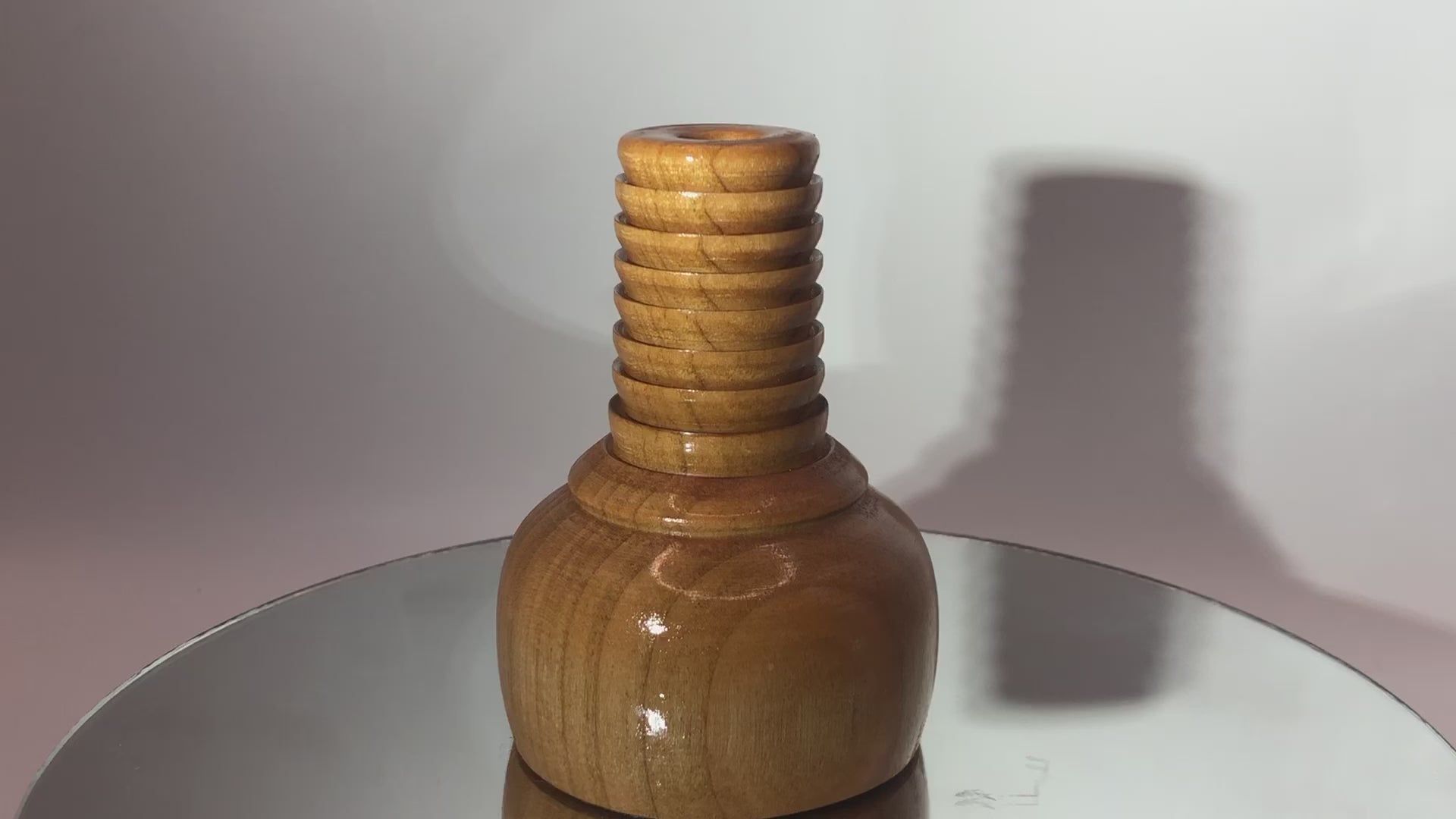 video  Vase texturé avec arrêtes   Soliflore marron En bois de Merisier