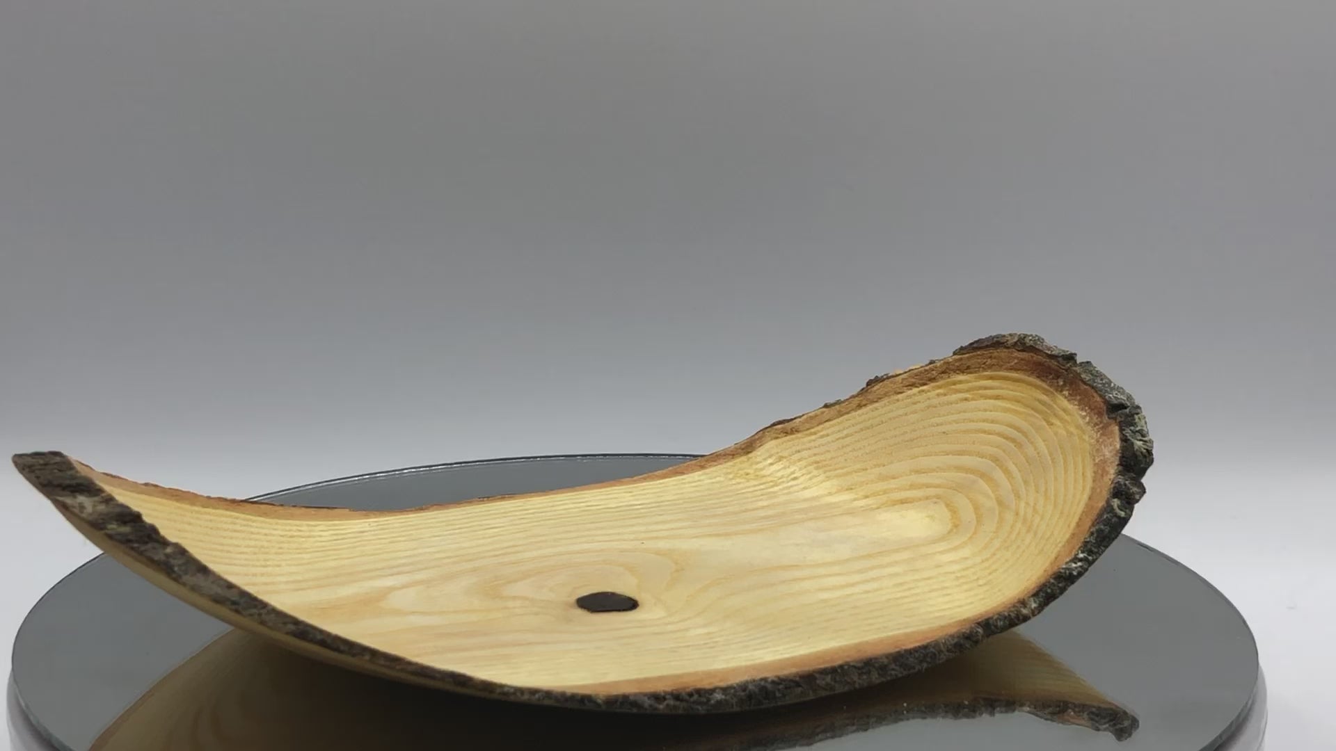 video vide poche ecorce très fin en bois fabrication artisanalele