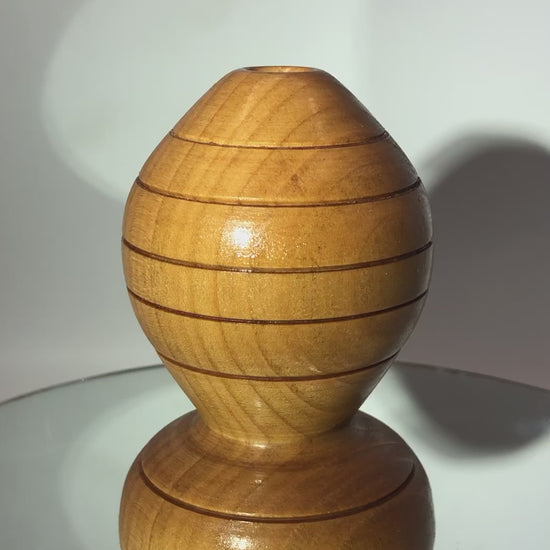 vue dessus Vase texturé Soliflore marron En bois de Merisier video
