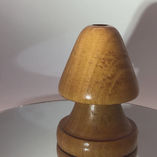 video Vase original minimaliste forme champignon soliflore en bois de merisier