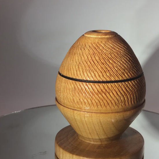 video vue dessus Vase texturé forme oeuf  Soliflore marron En bois de Merisier