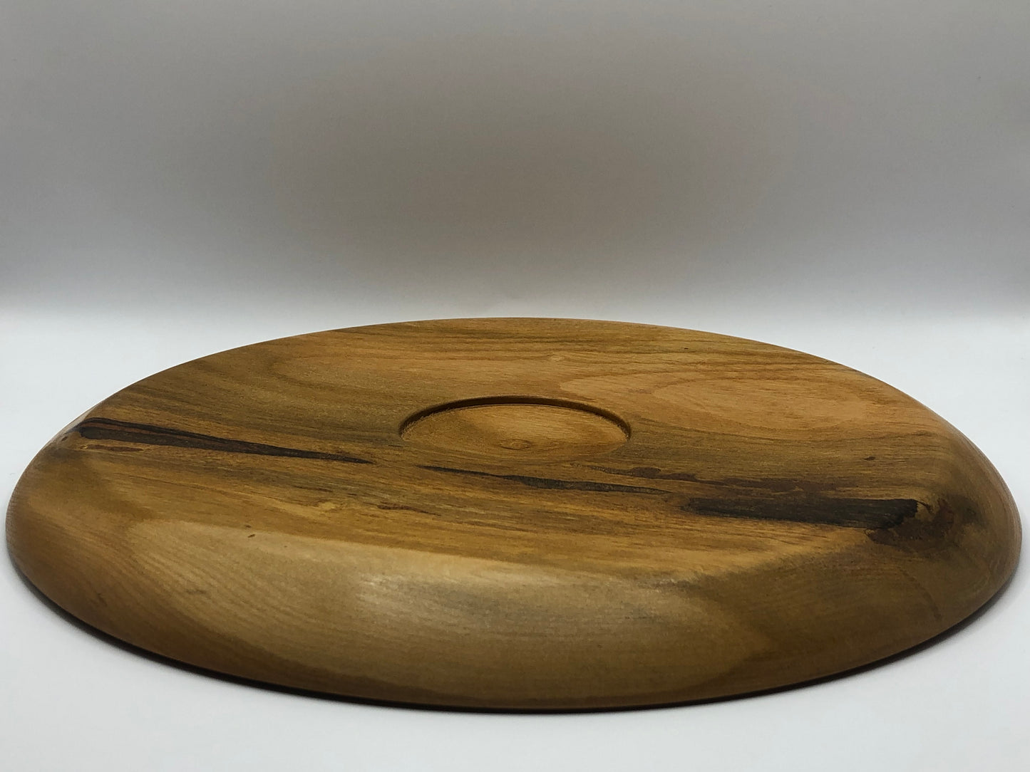 vue dessus assiette plate en bois de merisier fabrication artisanale