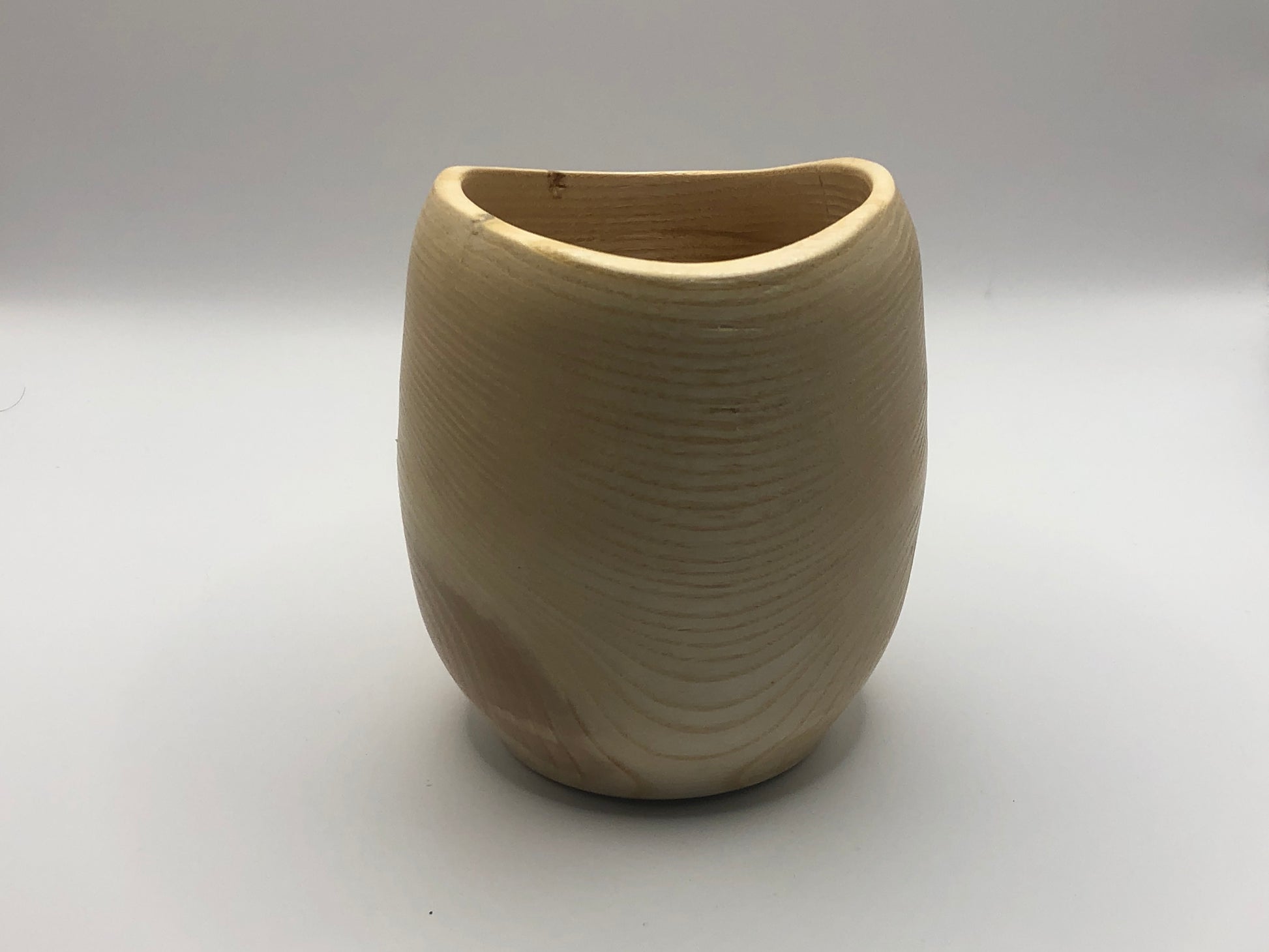 vase ondulé en bois frene tournage