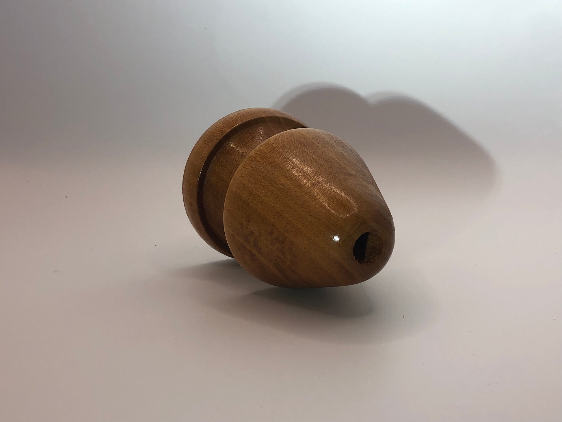 Vase original minimaliste forme champignon soliflore en bois de merisier vue dessus