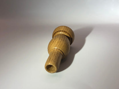 Vase soliflore en bois de châtaignier sur socle vue dessus