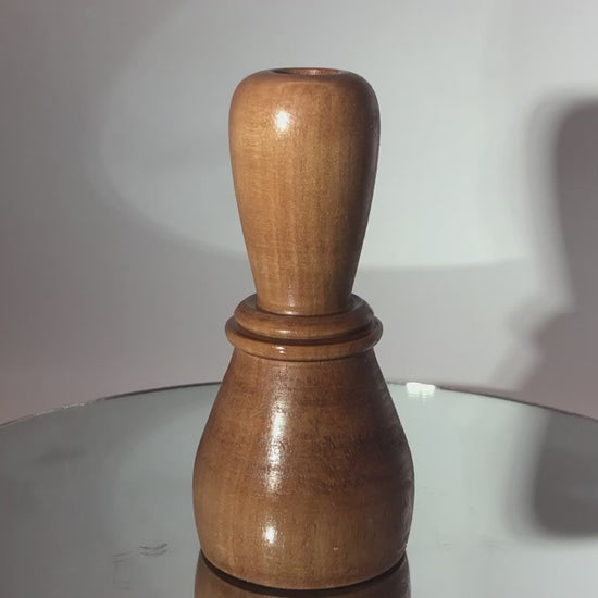 video Vase original forme décapsuleur  soliflore en bois de pommier