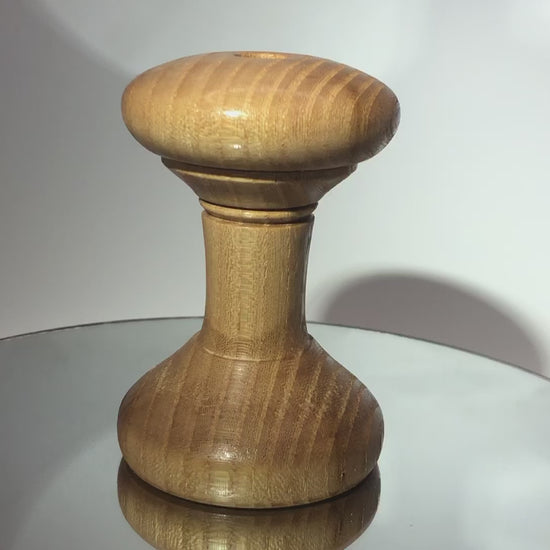 video Vase original vernis  soliflore en bois d'orme
