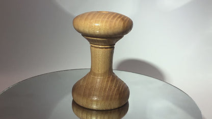 video Vase original vernis  soliflore en bois d'orme