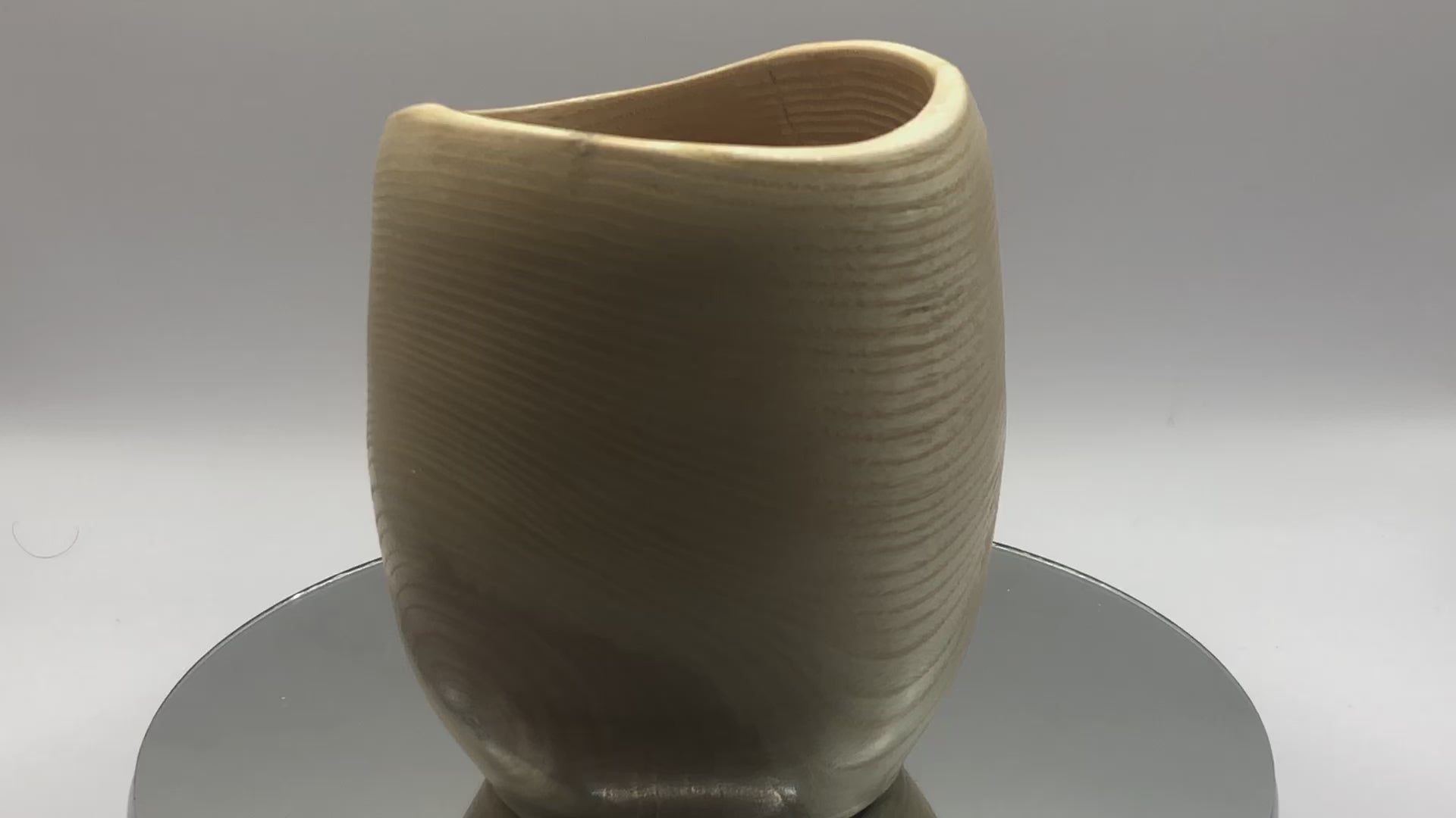 vase ondulé bois frene tournage