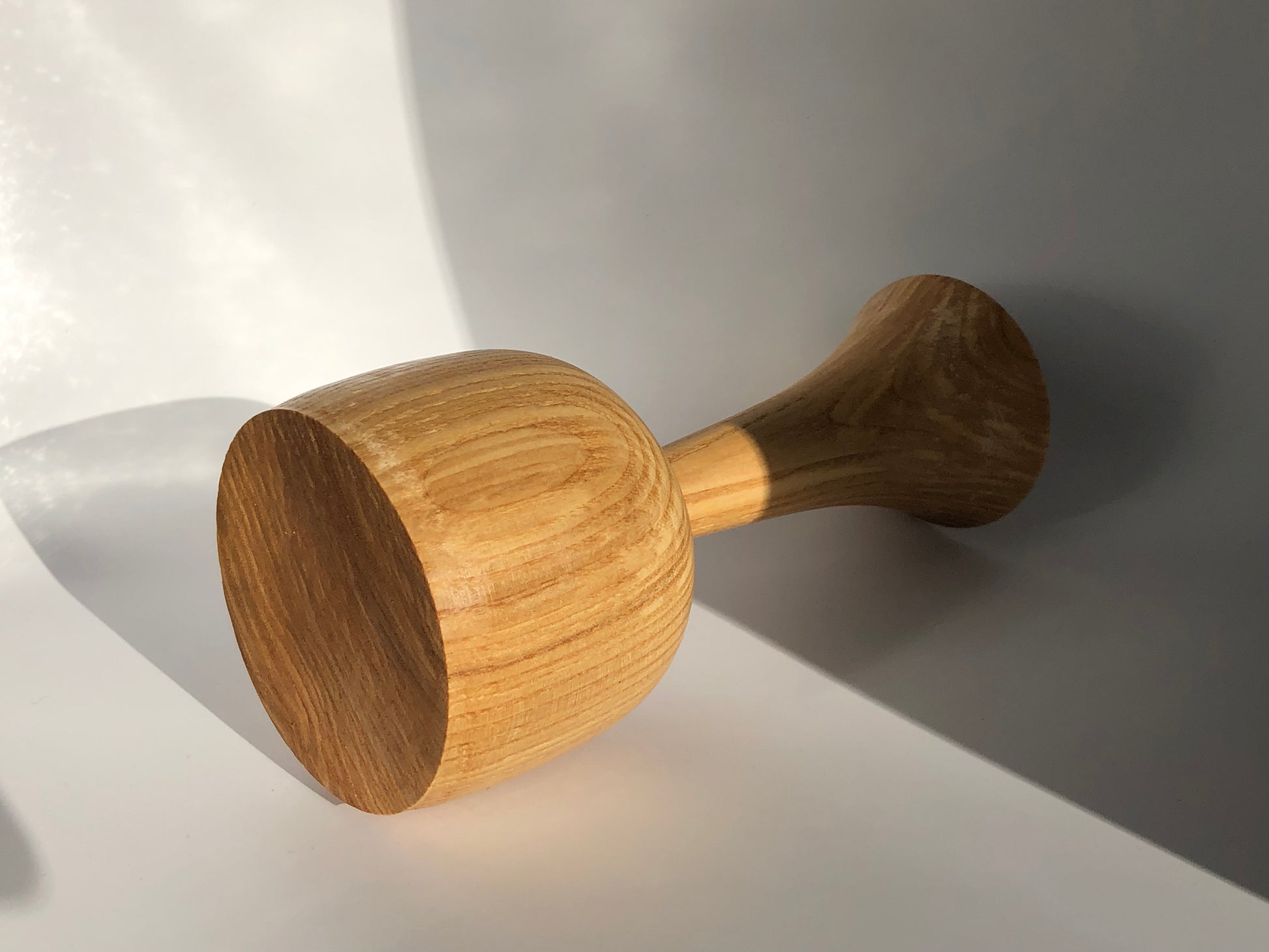 vase soliflore en bois de frene artisanale vue dessous