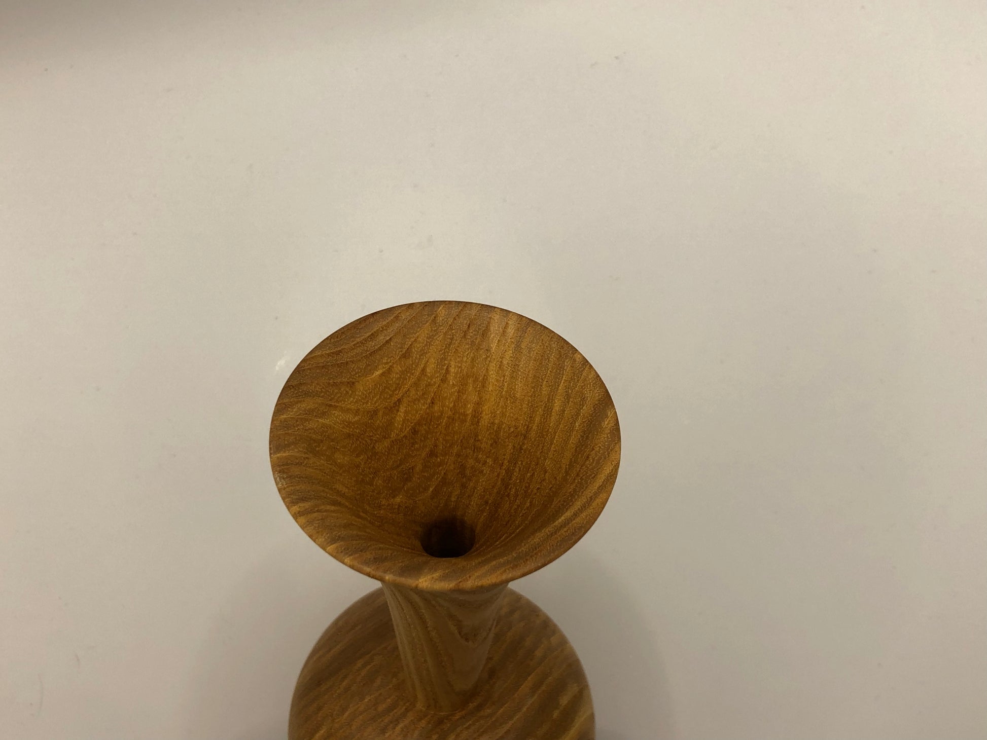 vase soliflore en bois de frene artisanale vue dessus